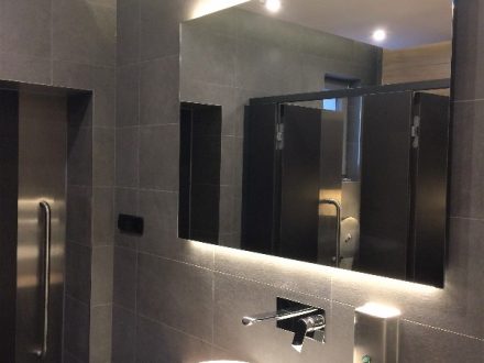 moderní podsvícení koupelna
